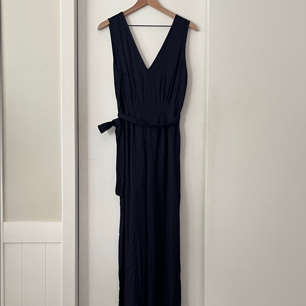 NWT FRNCH Navy Blue Linenlike Jumpsuit V-Neck; elegant; dress up or down; size L
